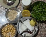 A picture of step 1 of South Indian style Nariyal Dhania Patta Chutney.