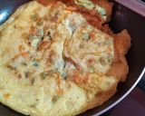 A picture of step 4 of ব্রেড টোস্ট অ্যান্ড চিজি ভেজ অমলেট.