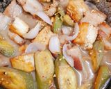 Hình bước làm 3 của món Thịt ba rọi kho chuối xanh tàu hủ
