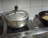 A picture of step 5 of Rajma Masala.