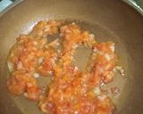 Foto del paso 2 de la receta: Huevo con tomate y cebolla