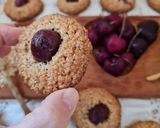 Foto del paso 3 de la receta: Galletas de avena y cerezas con carozo ("hueso") 🍒