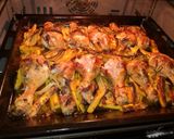 Grillezett csirkecomb zöldség ágyon recept fázis 5 fotója
