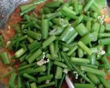Foto langkah ke 3 dari resep Kembang bawang teri pedas.