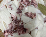 Foto del paso 1 de la receta: 551. Calamares en salsa de almendras (principal pescado)