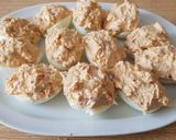 Foto del paso 8 de la receta: Huevos rellenos de atún y marisco