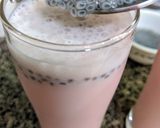 A picture of step 5 of Rose milkshake.