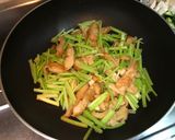 芹菜炒素肉的食譜步驟3照片