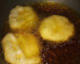 A picture of step 3 of Dahi Bhalla Chaat.