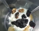 A picture of step 1 of Walnuts and blueberry smoothie shots.