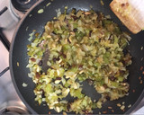 Foto del paso 4 de la receta: Quiché de espinacas, pasas y piñones