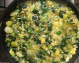 Foto del paso 4 de la receta: Tortilla de zapallitos, papa y acelga