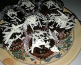 Foto langkah ke 8 dari resep Steamed Chocolate Cake Cup.