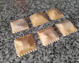 Foto del paso 14 de la receta: Raviolis caseros de pies de cerdo con gambas y bechamel de ceps