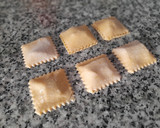 Foto del paso 14 de la receta: Raviolis caseros de pies de cerdo con gambas y bechamel de ceps