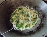Foto langkah ke 4 dari resep Telor Dadar Daun Mlinjo/Godong SO.