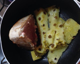 Foto del paso 3 de la receta: Atún a la piña con leche de coco y champiñones salteados al romero