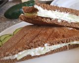 Foto del paso 6 de la receta Emparedado (bocatta) de pan de centeno con queso crema y pepino