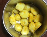 A picture of step 2 of Palak Aloo.