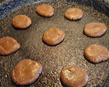 Foto del paso 3 de la receta: Galletitas de chocolate, miel y jengibre