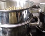 स्वास्थ्यवर्धक चटपटीत मूग चाट (moong chat recipe in marathi) रेसिपी स्टेप 3 फोटो 