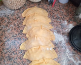 Foto del paso 7 de la receta: EMPANADAS DE QUESO Y CEBOLLAS 🧀🧀🧀🧅🧅🧅CON MASA CASERA 😊😊🥰😋😋😋😜🙃🙃🙃😋🥰💪💪😗👌