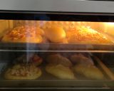 Foto langkah ke 3 dari resep Roti Pizza Sosis empuk irit telur.