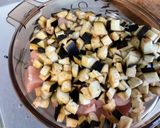 Une image de l'étape 4 de Poulet mariné aux aubergines et parmesan.