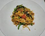 Foto langkah ke 7 dari resep Mie goreng bayam praktis.