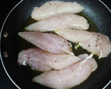 Foto del paso 1 de la receta: Solomillos de pollo en salsa de cebolla