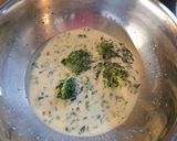 Spenótos palacsintafalatkák paprikás - fokhagymás túrókrémmel töltve recept fázis 1 fotója