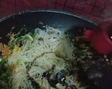 Foto langkah ke 5 dari resep Orak-Arik Bihun Sayuran.