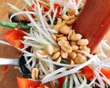Hình bước làm 4 của món Gỏi Đu Đủ Xanh Ba Khía Thái Lan (Somtam)