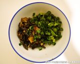 麻辣木耳蔥醬佐麵線煎的食譜步驟5照片