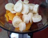 A picture of step 2 of Mango, banana and watermelon smoothie.