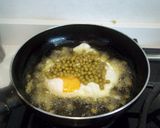 Foto del paso 5 de la receta Huevo frito con guisantes