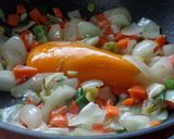 Foto del paso 8 de la receta: Sofrito de pollo y vacuno