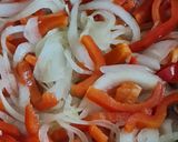 Foto del paso 4 de la receta: Tofu especiado con vegetales salteados 🧅🧄🫑