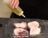 Foto del paso 2 de la receta Merluza al horno con Gulas y Gambas