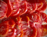 Foto del paso 1 de la receta: Ensalada de tomate corazón de buey con vinagreta de pistachos