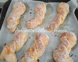 Foto del passaggio 12 della ricetta Treccine con lo zucchero Siciliane fatti in casa 👩‍🍳🏡