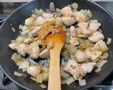 Une image de l'étape 10 de Poulet au curry,gingembre et amandes.