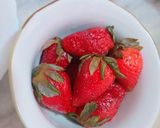 A picture of step 2 of Strawberry Milkshake 🍓.