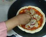 Foto langkah ke 7 dari resep Pizza Teflon simple Enak Empuk anti gagal.