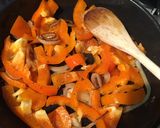 Une image de l'étape 2 de Sauce poivrons tomates.