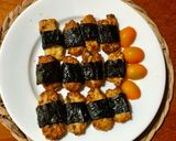 Hình bước làm 3 của món Ức gà cuộn rong biển