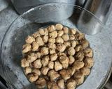 A picture of step 1 of Veg Soya Keema Matar.