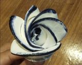A picture of step 1 of Two tone cream rose.