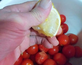 Foto del paso 2 de la receta: Confitura de tomates baby en rama con toques de clementinas