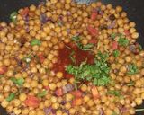 A picture of step 3 of Chilli Chana with tea.